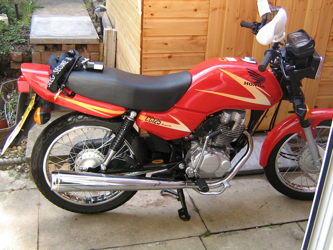 motorcycle-on-winter-storage